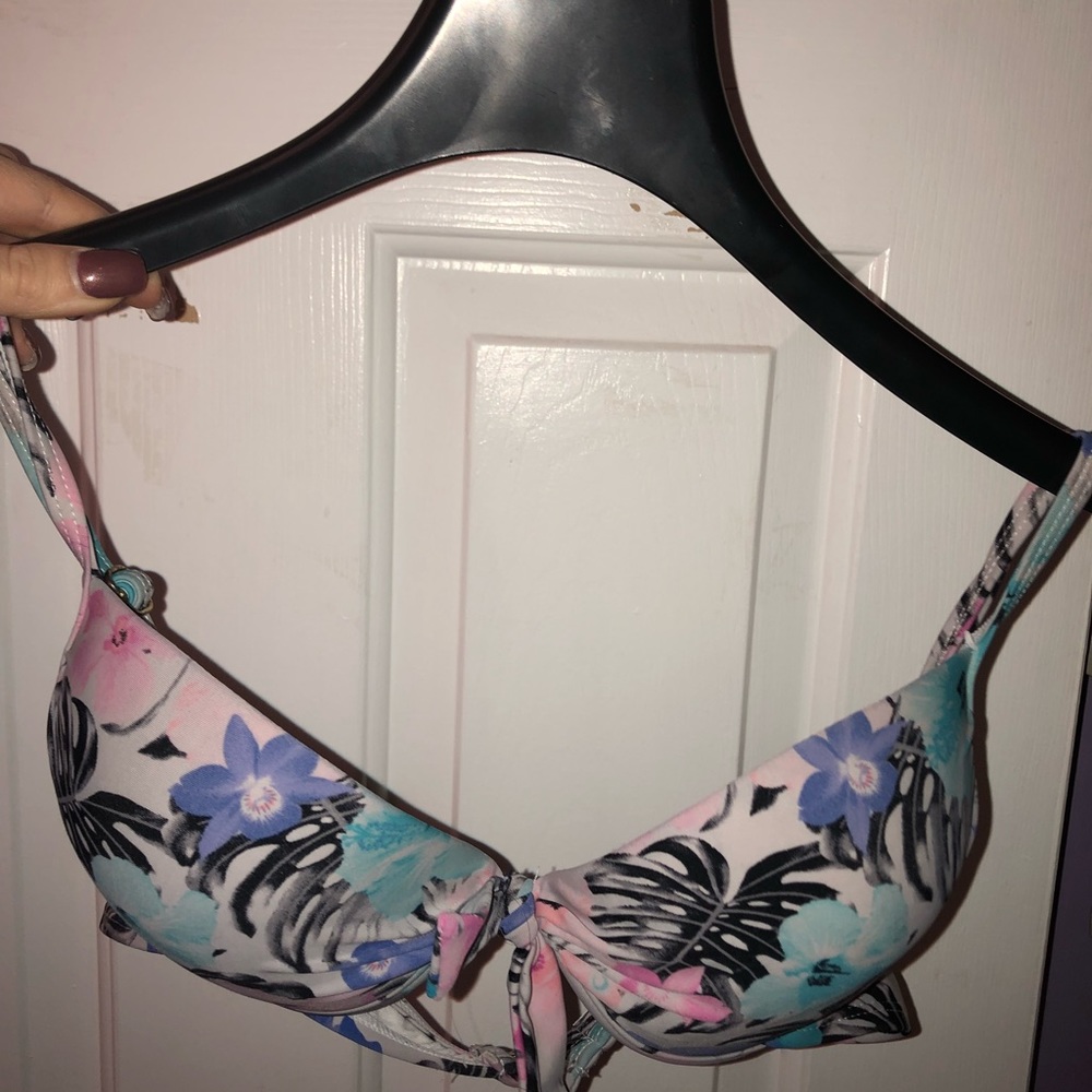 Bathing suit - Picture 2 of 3